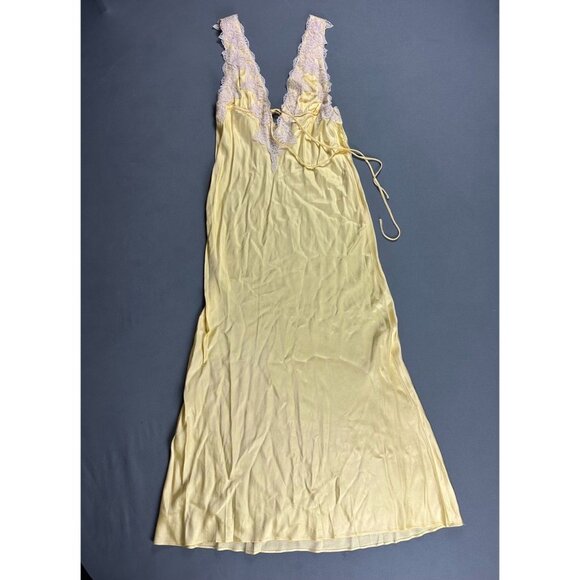 Rumored Yellow Lace Maxi Dress Size Medium - Picture 5 of 12